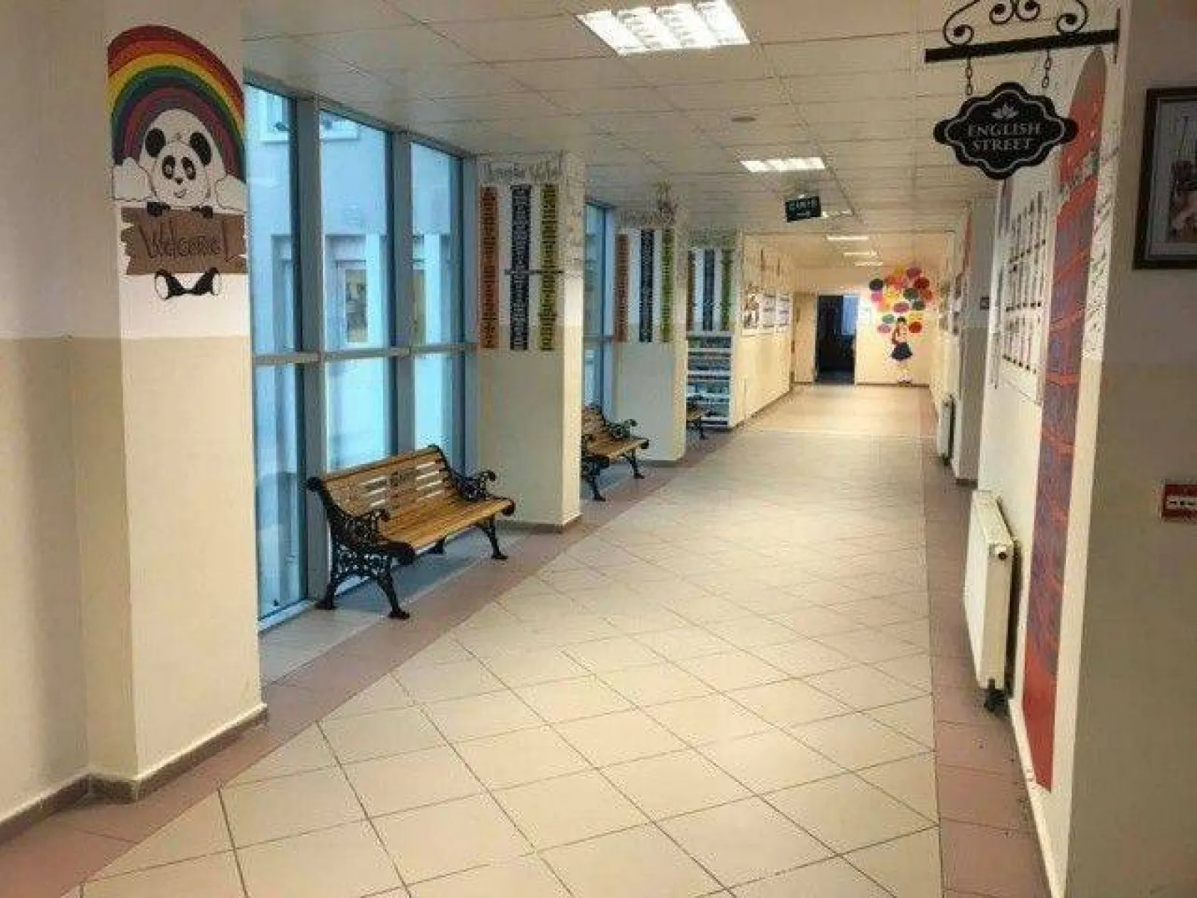 Okul içinde yabancı sokak