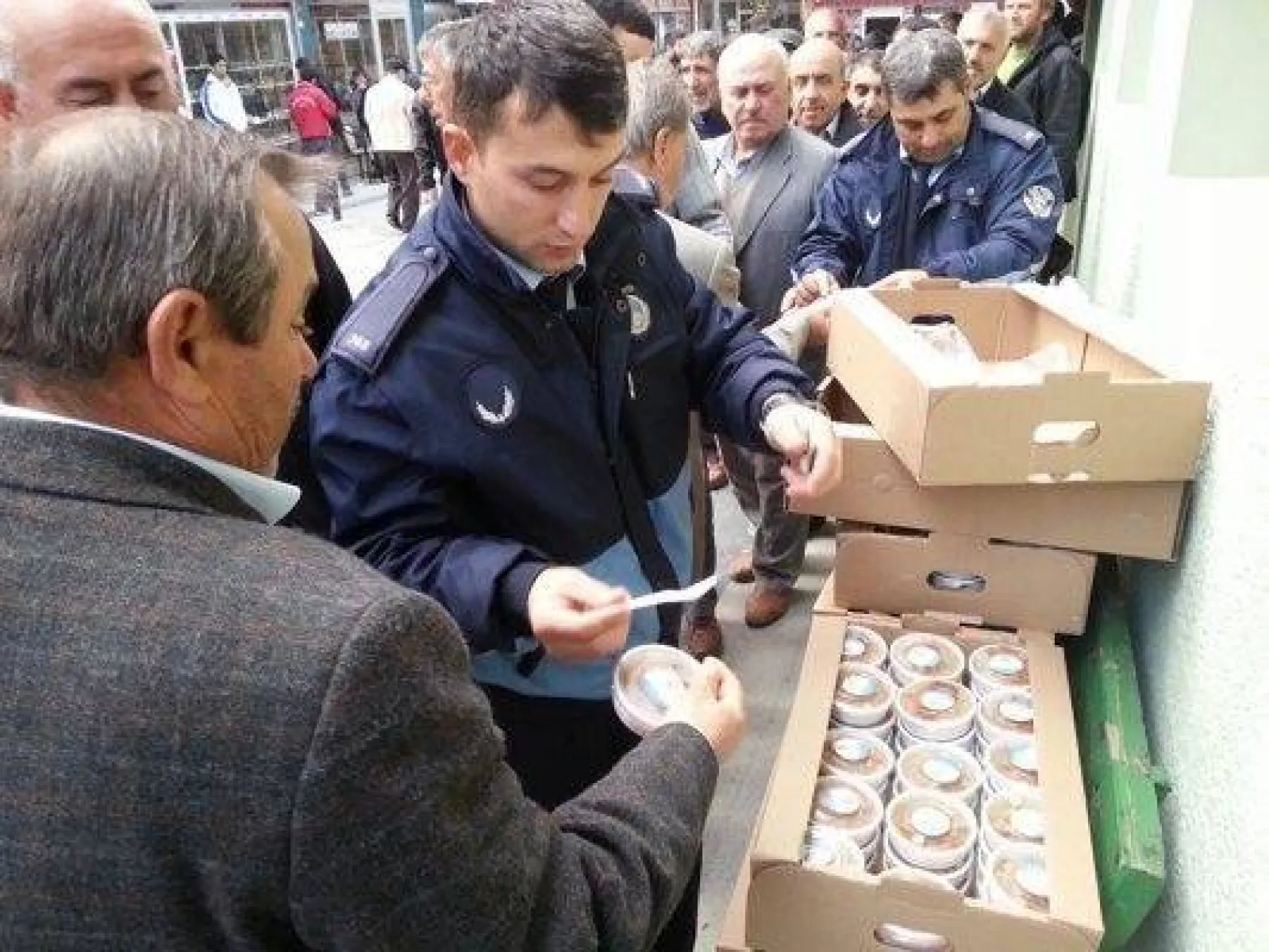 Silivri'de 15 bin Aşure dağıtıldı