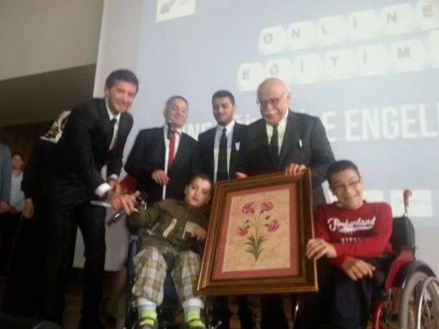 Bakan Avcı, Özel Bireylerin Yanında