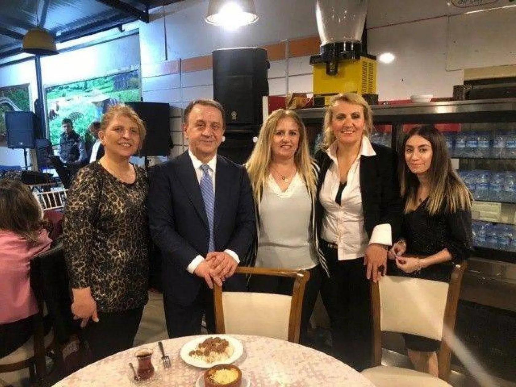 Kadınlardan Işıklar'a Sevgi Seli