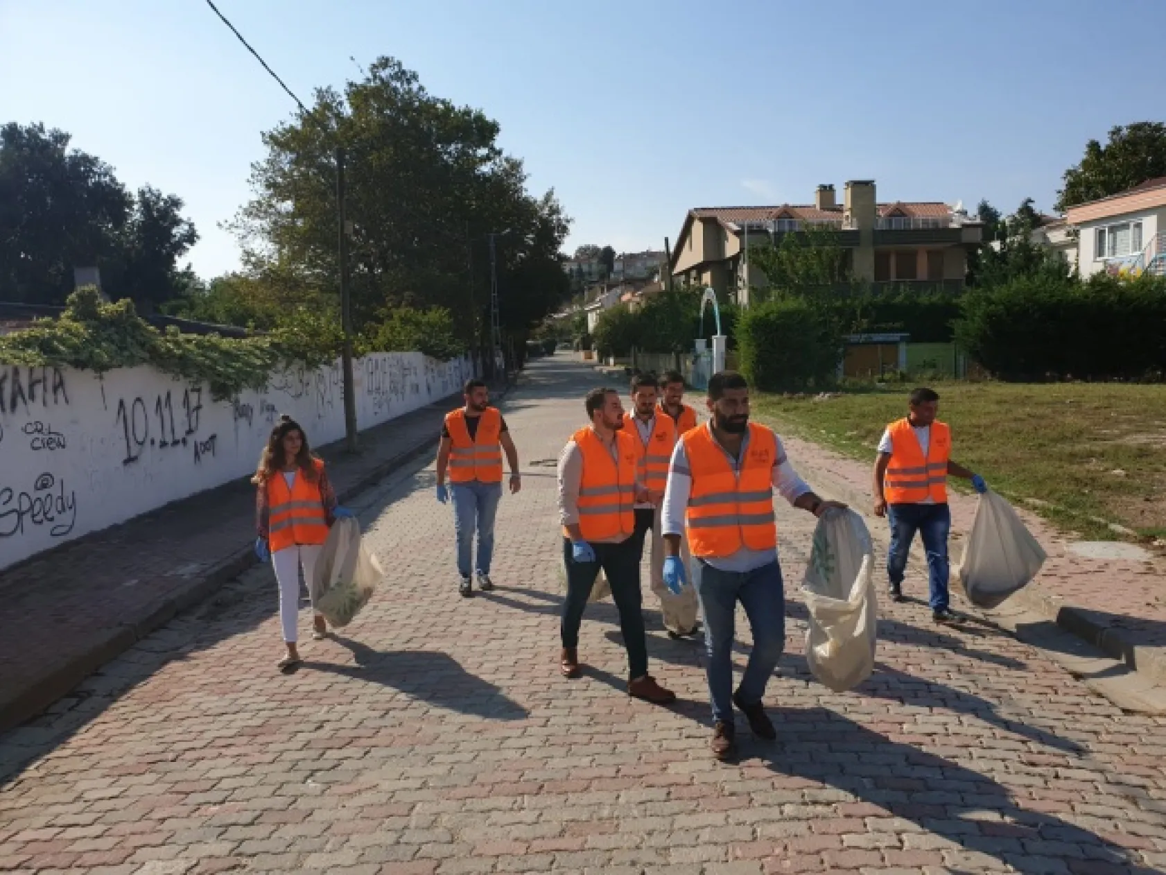 Ak Partili Gençler Çöp Topladı