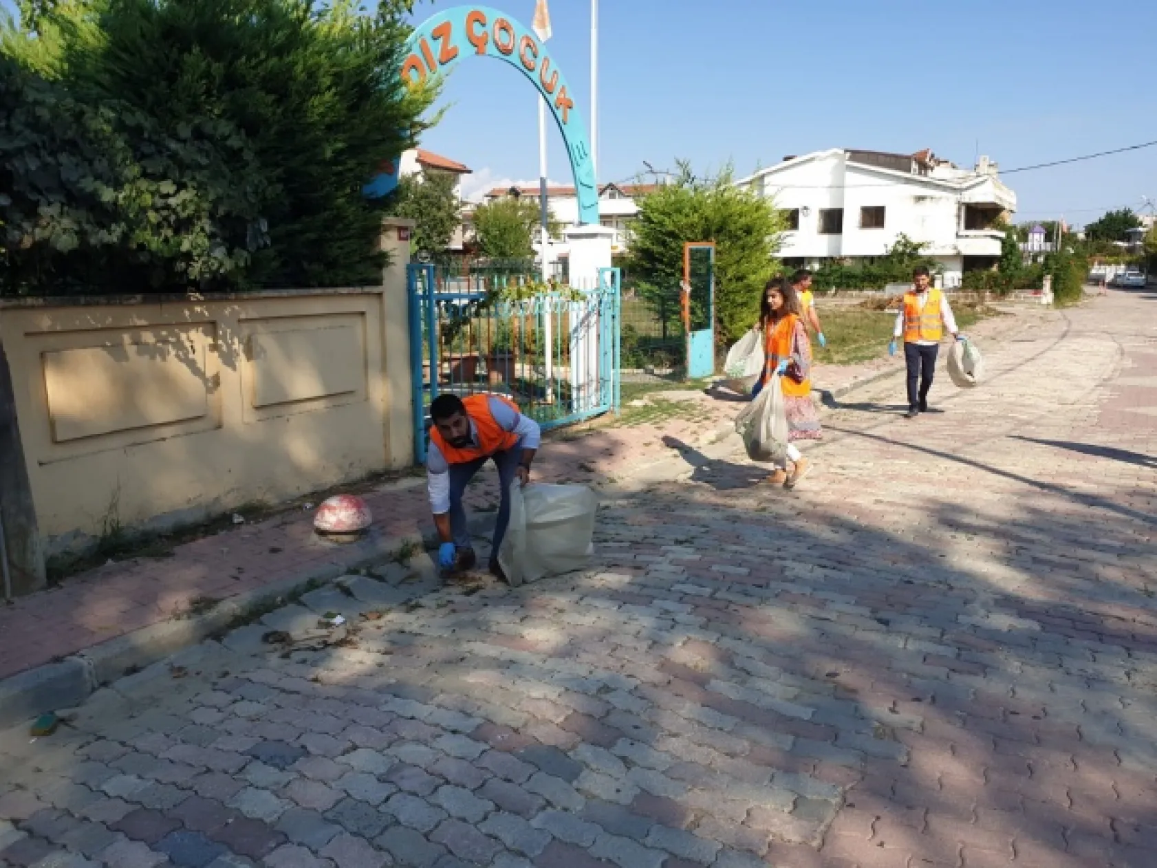 Ak Partili Gençler Çöp Topladı