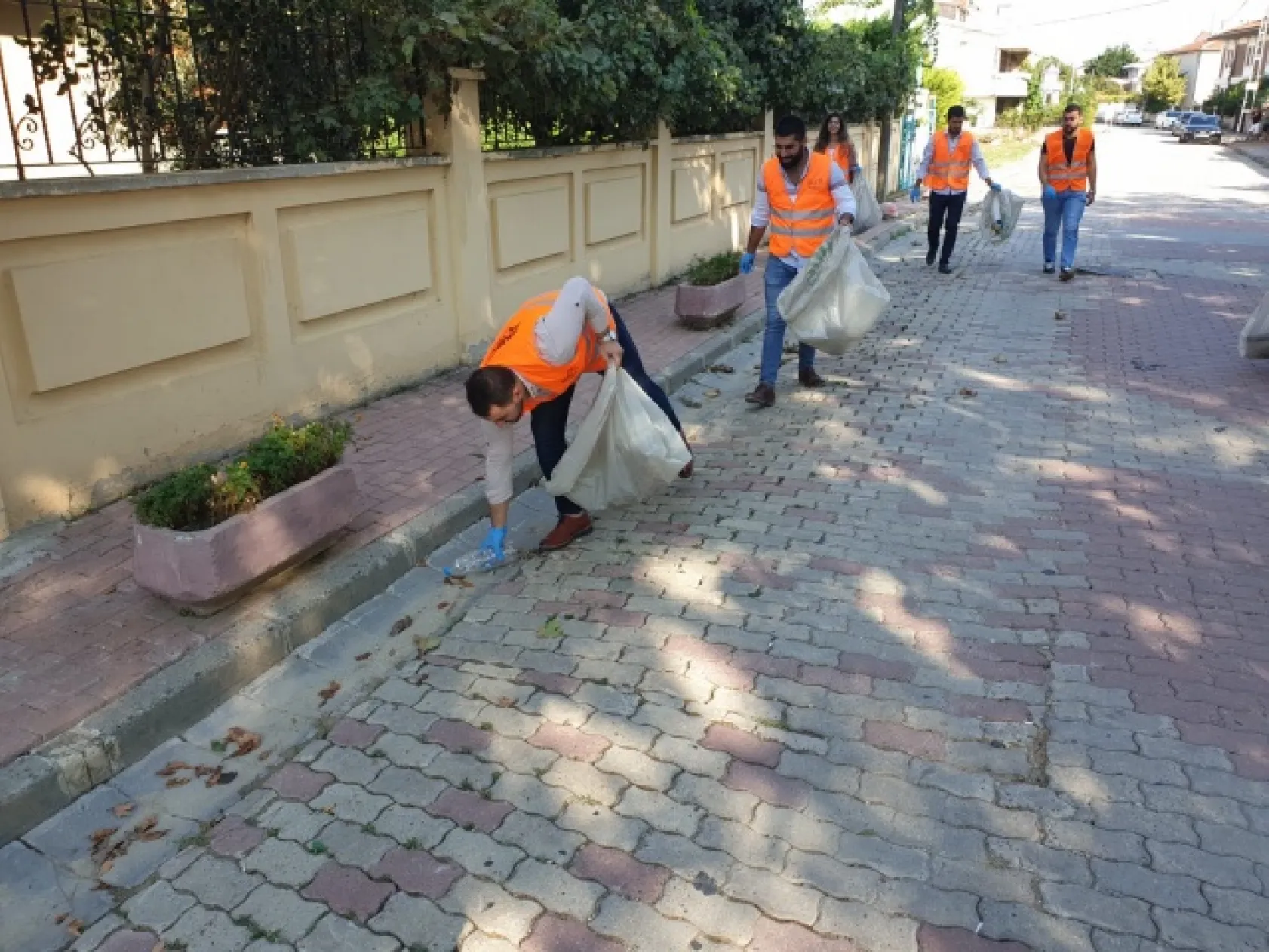 Ak Partili Gençler Çöp Topladı