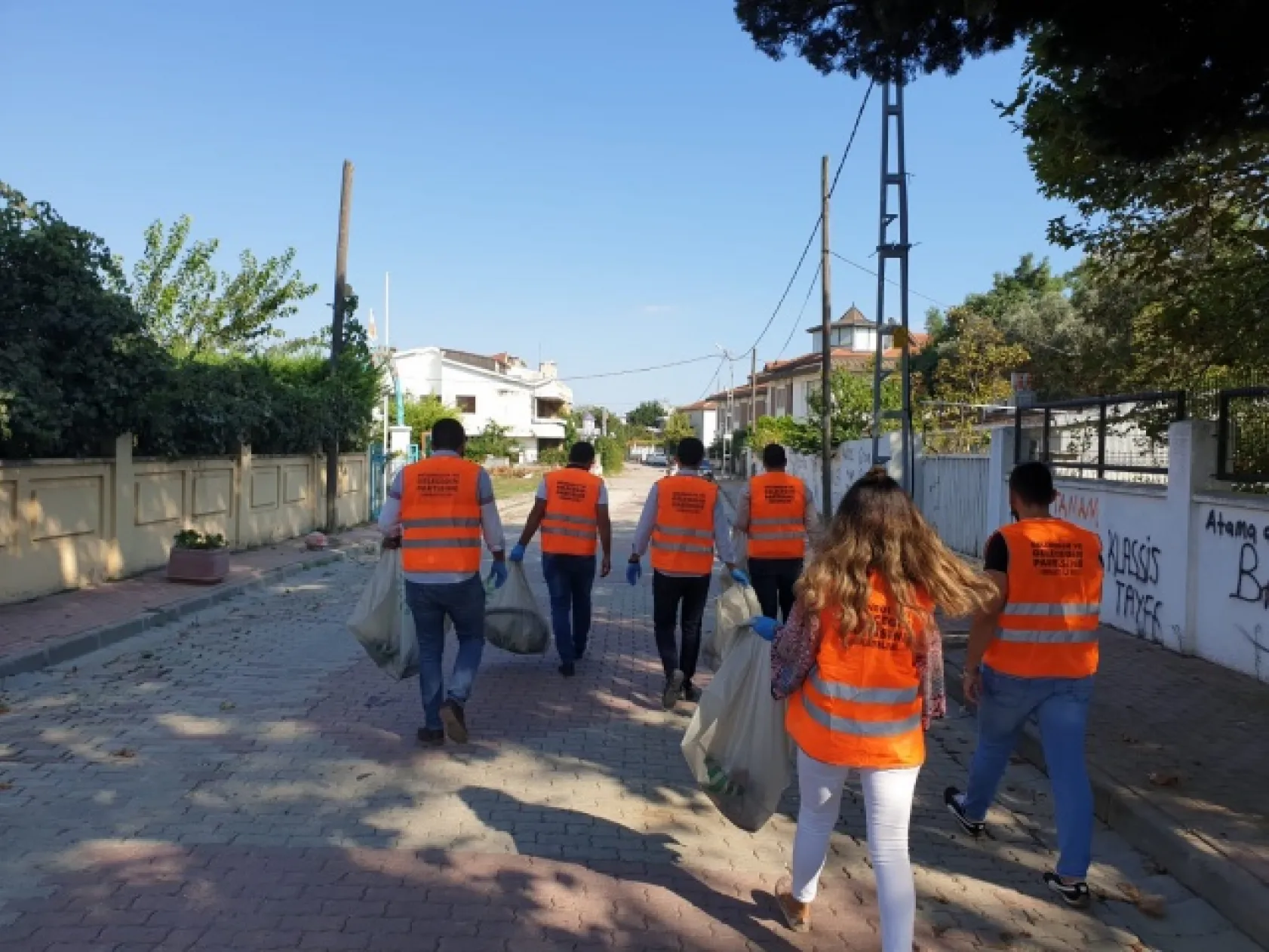 Ak Partili Gençler Çöp Topladı