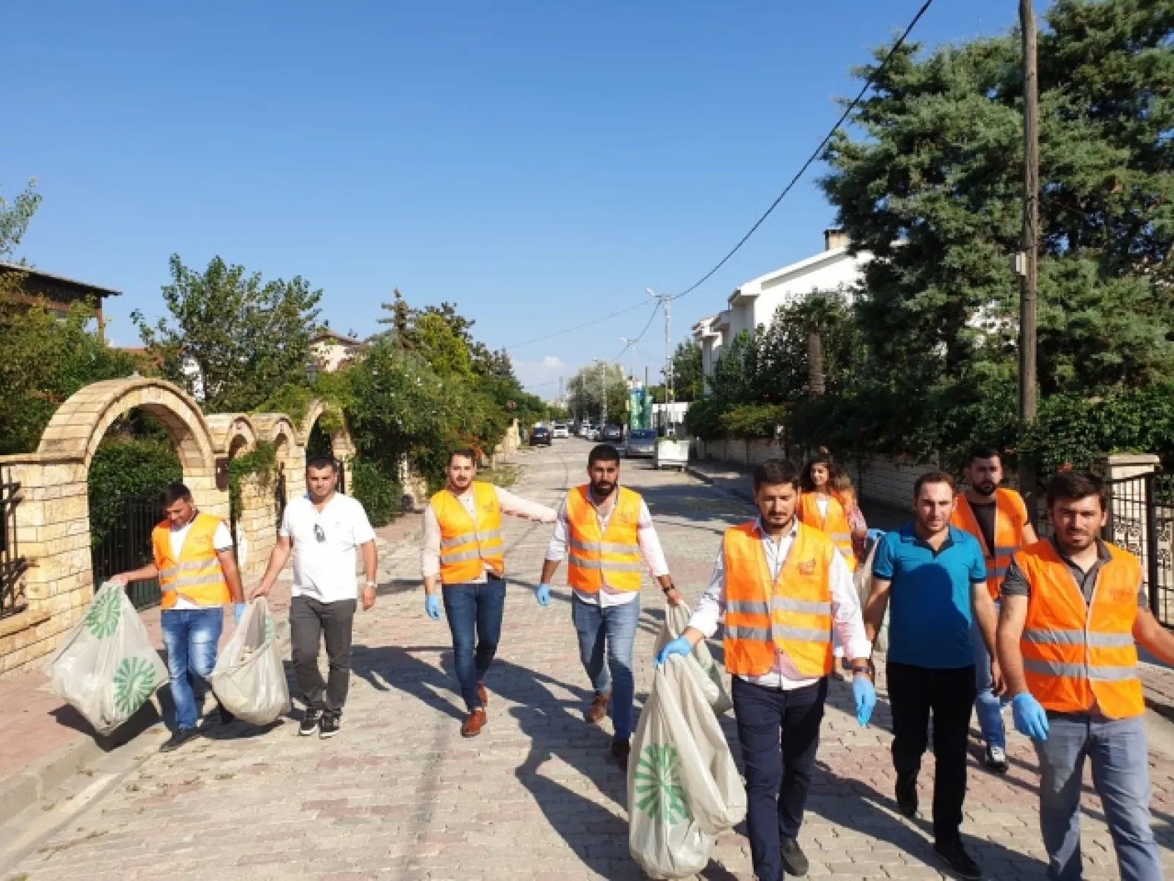 Ak Partili Gençler Çöp Topladı