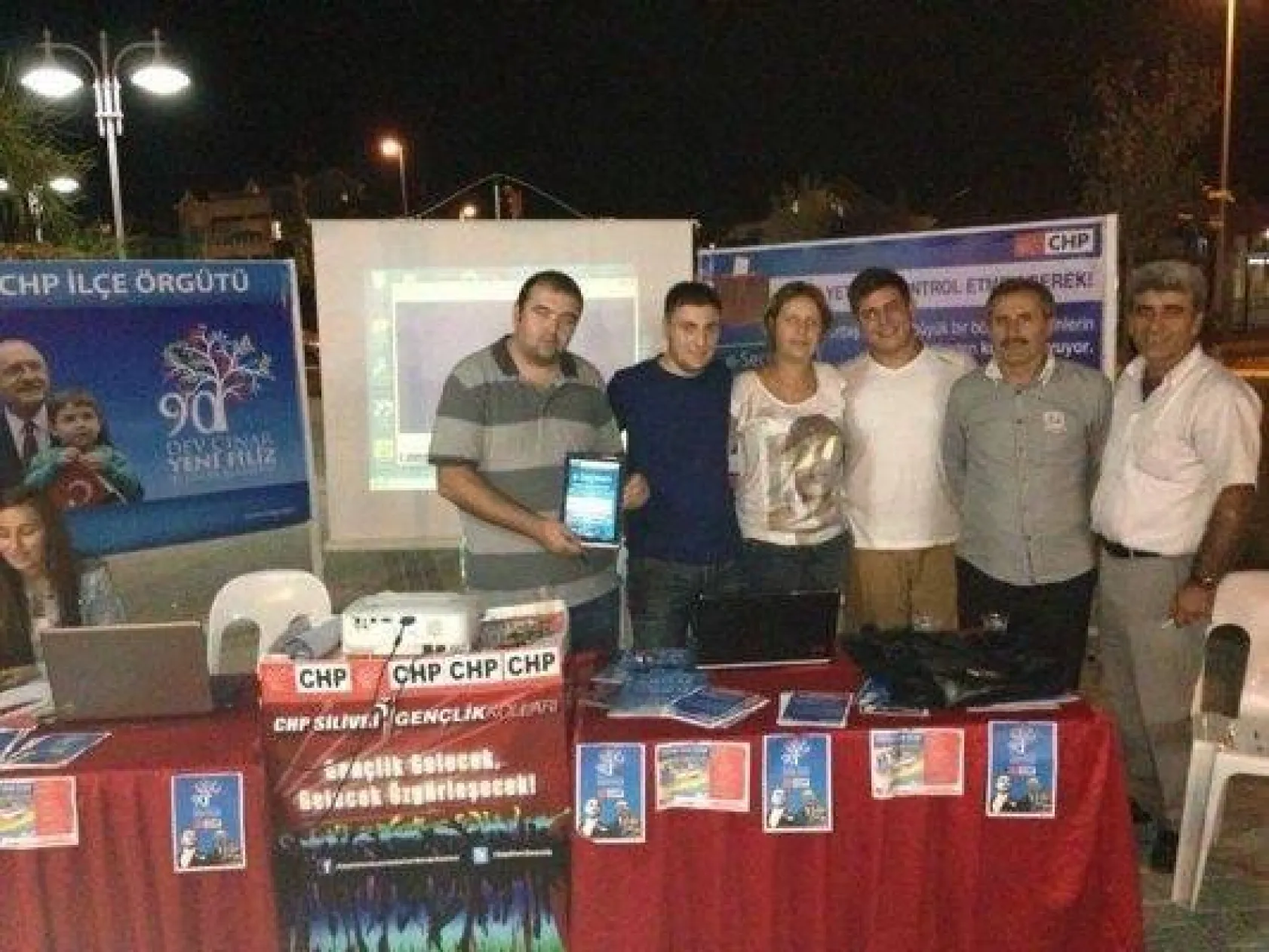 CHP'li gençler durmuyor