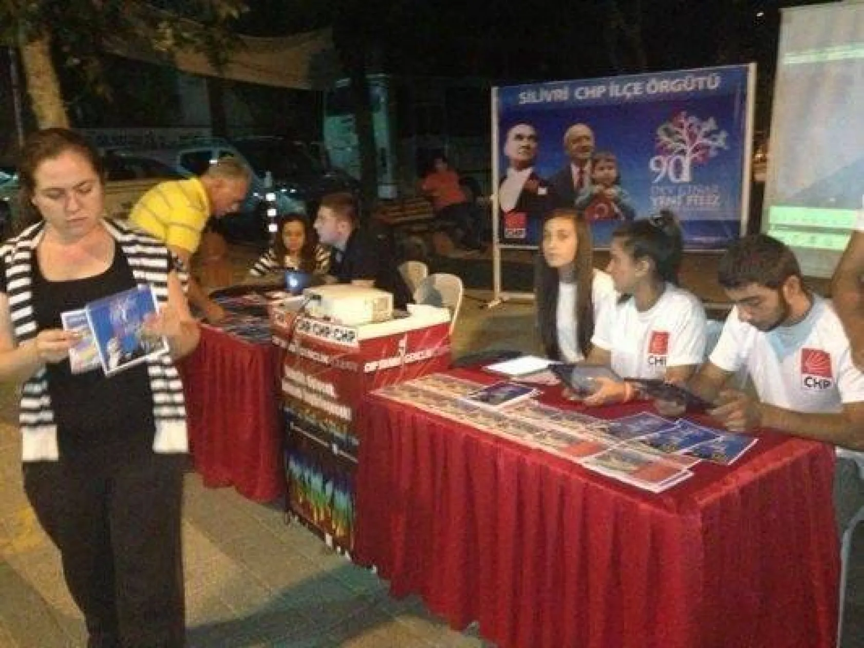 CHP'li gençler durmuyor