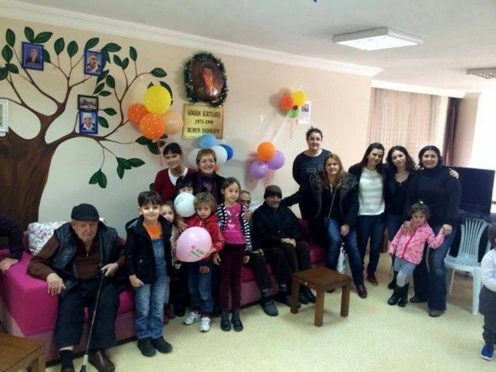 Güli Çocuk Yuvası huzurevini ziyaret etti