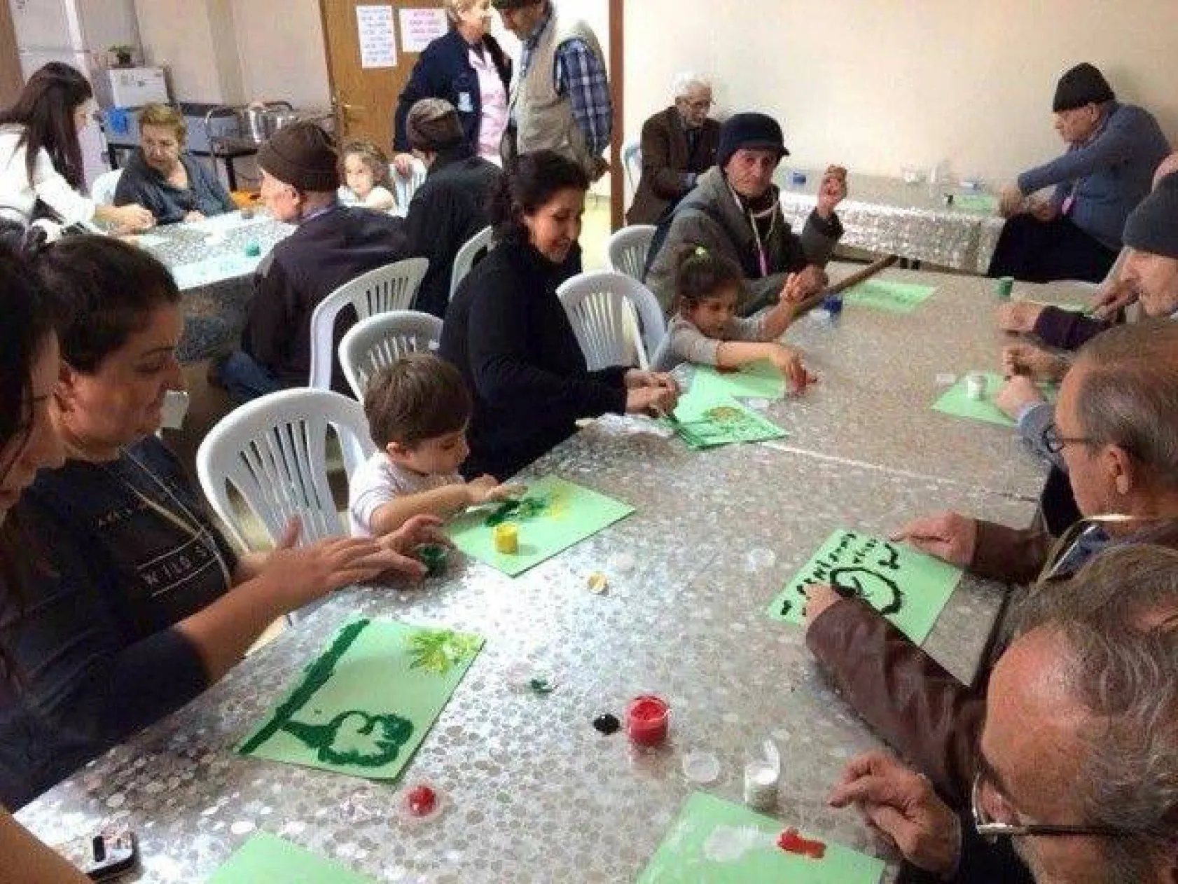 Güli Çocuk Yuvası huzurevini ziyaret etti