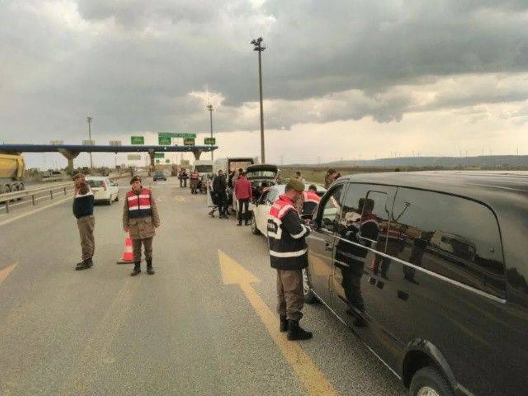 Jandarma adeta kuş uçurtmuyor