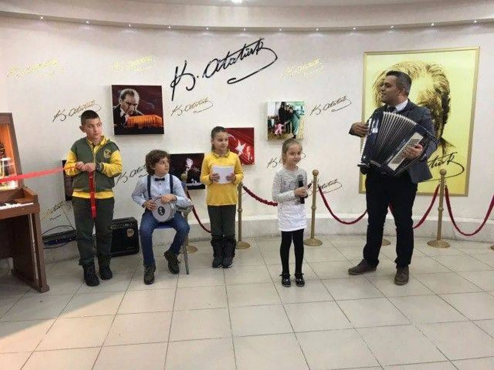 Turgut Reis İlkokulu " Mini Çalgı Müzesi " Kurdu [Foto Galeri]