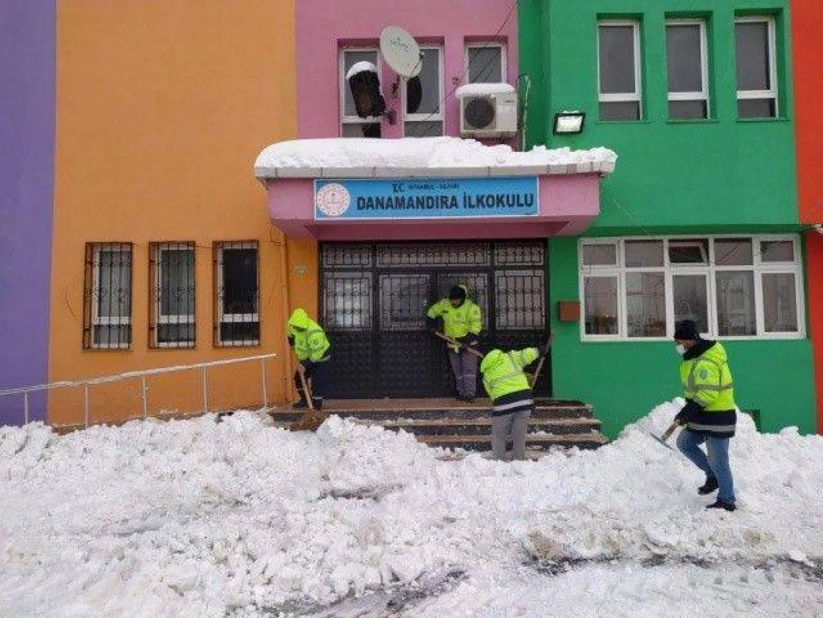 Okul Bahçeleri Öğrenciler İçin Temizlendi