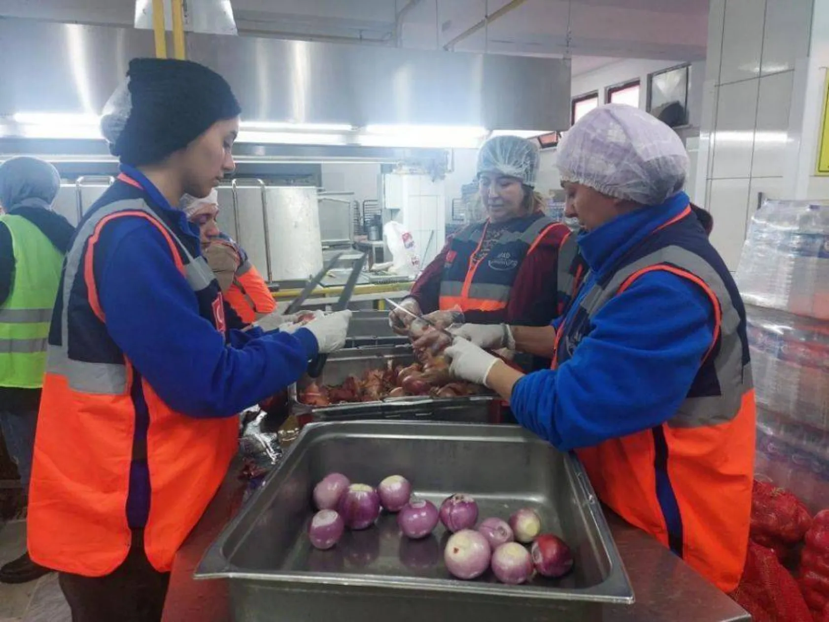 Silivri'den deprem bölgesine büyük destek