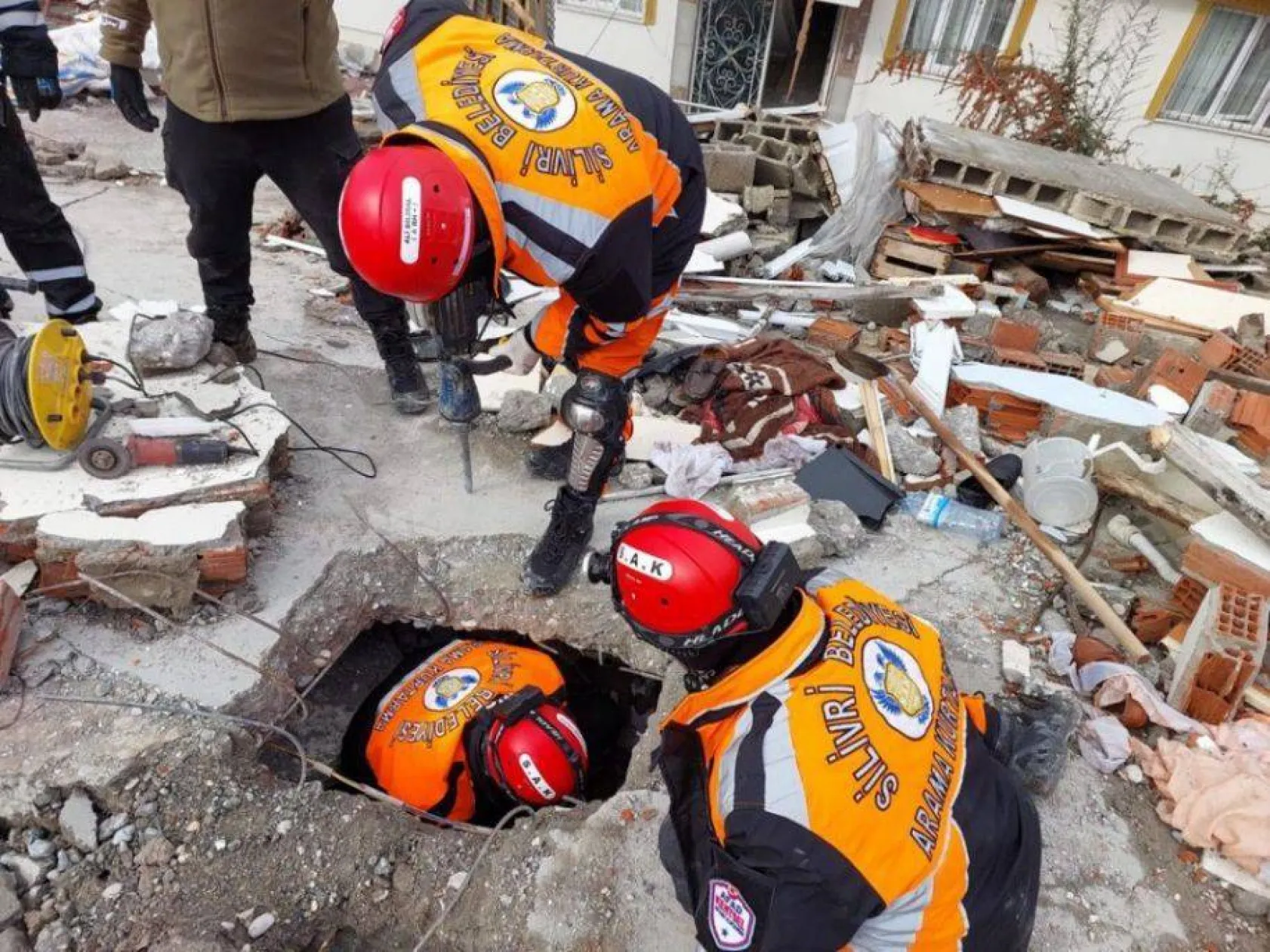 Silivri'den deprem bölgesine büyük destek