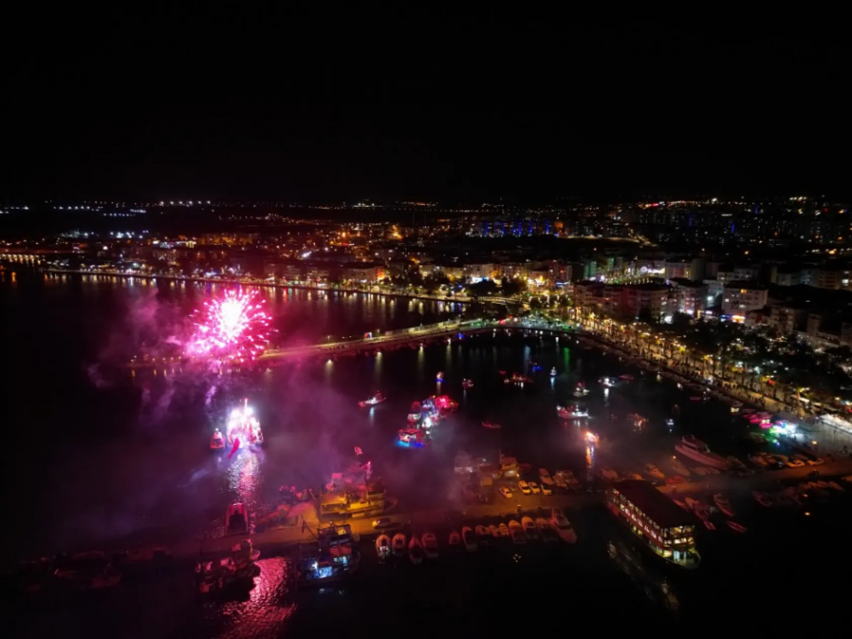 Cumhuriyet kutlamalarının coşkusu Silivri'den yankılandı