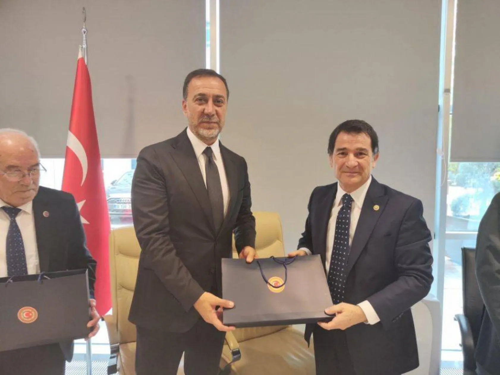 Başkan Yılmaz muhtarlar ile Ankara mesaisi yaptı