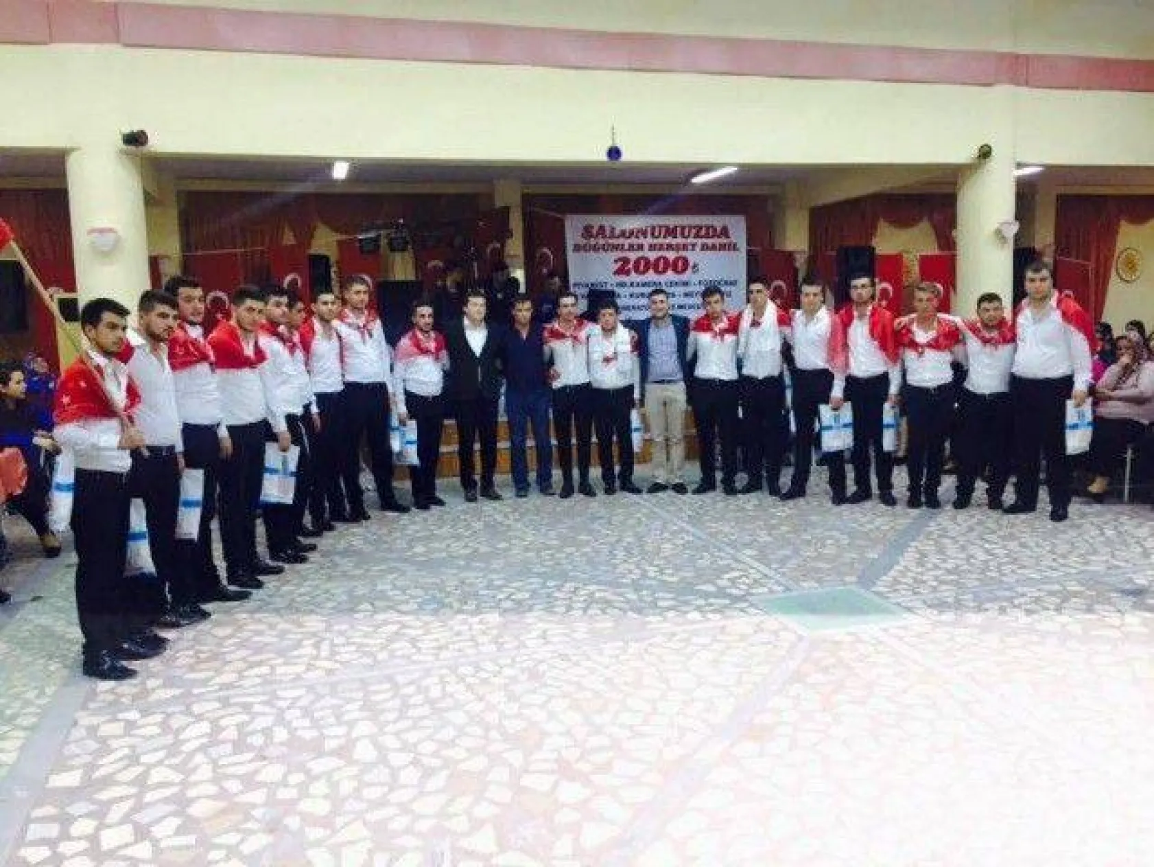 CHP'li gençler asker geceleri ziyaretlerini sürdürüyor