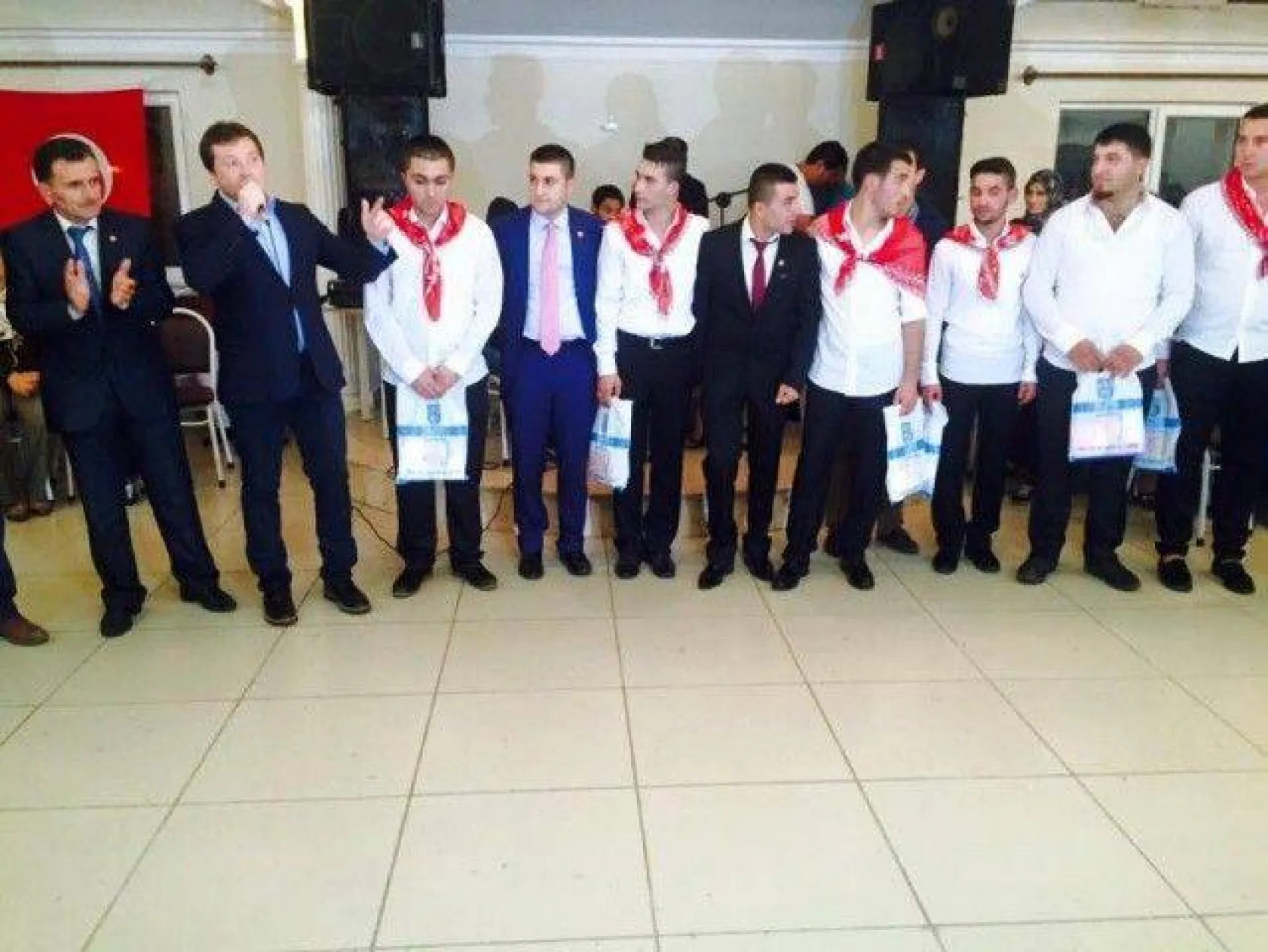 CHP'li gençler asker geceleri ziyaretlerini sürdürüyor