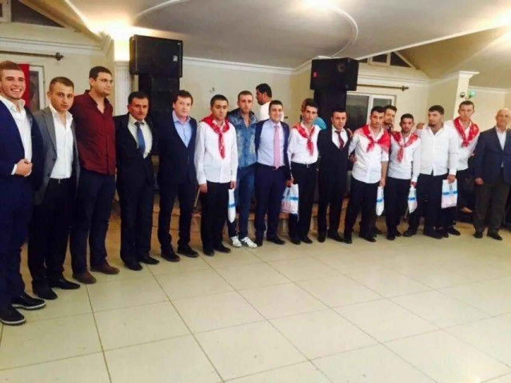 CHP'li gençler asker geceleri ziyaretlerini sürdürüyor