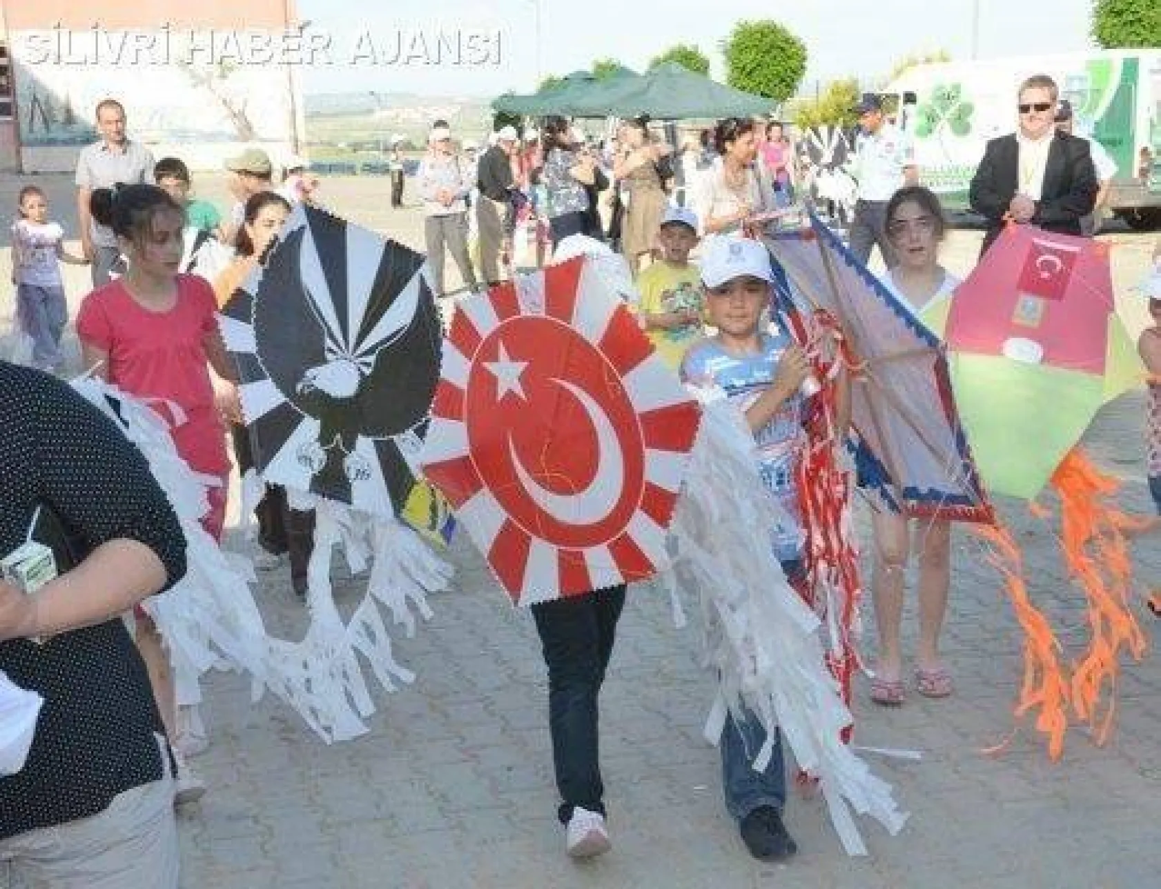 Uçurtmalar gökyüzüyle buluştu