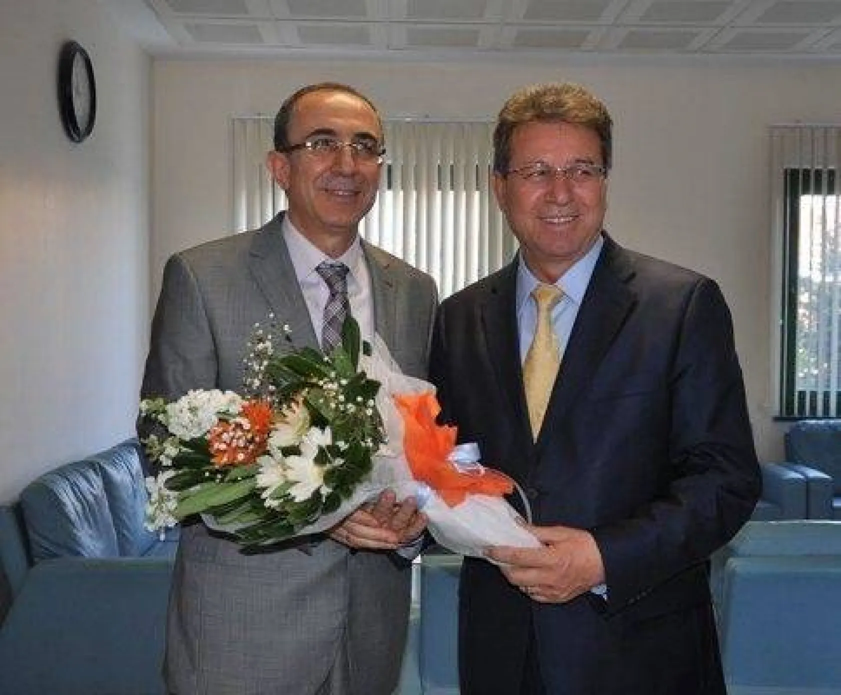 Tahir Sert Tıp Bayramını Karanfillerle Kutladı