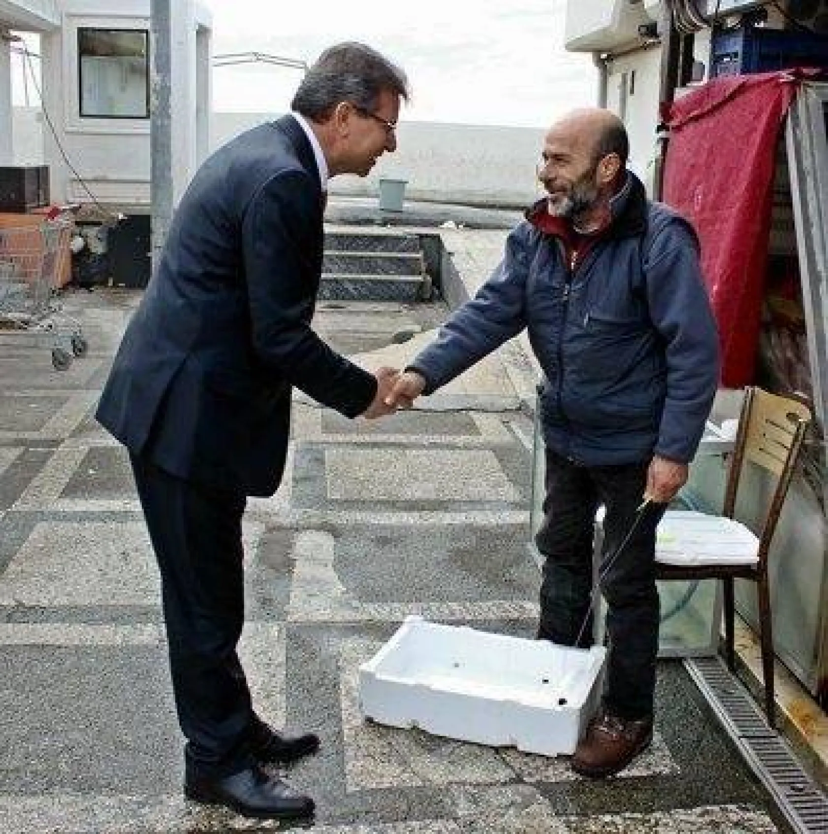 Sert ziyaretlerini hız kesmeden sürdürüyor