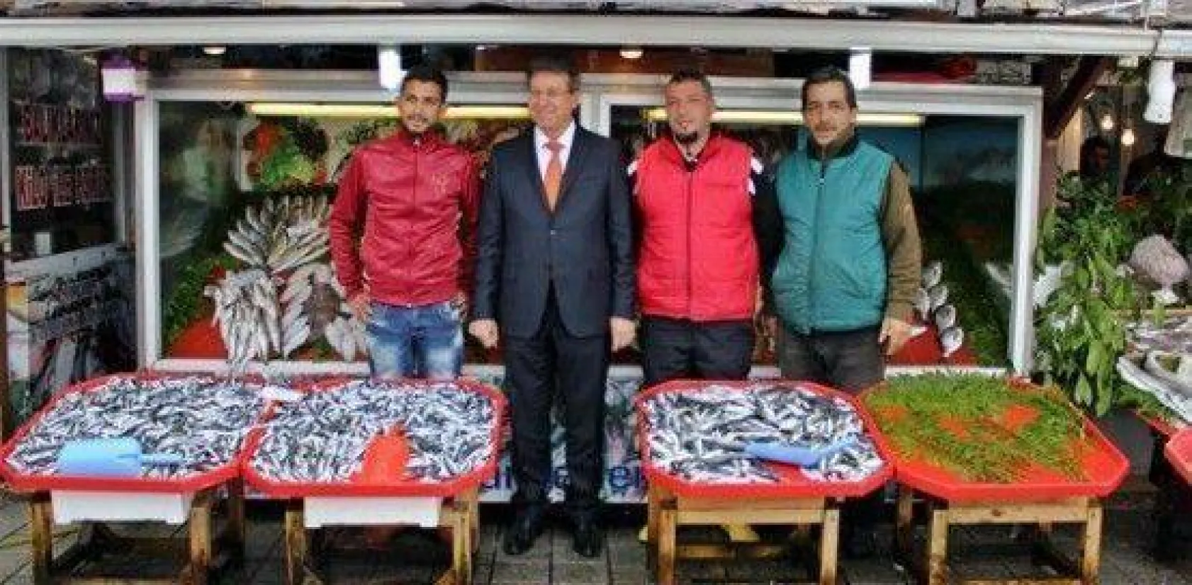 Sert ziyaretlerini hız kesmeden sürdürüyor