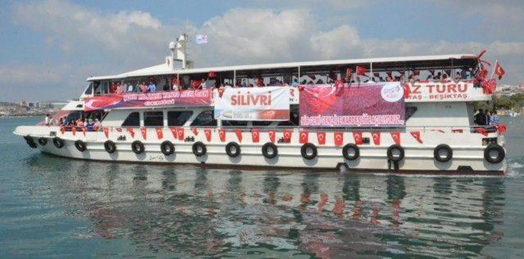 Gemilerle 'Teröre Lanet Mitingi'ne