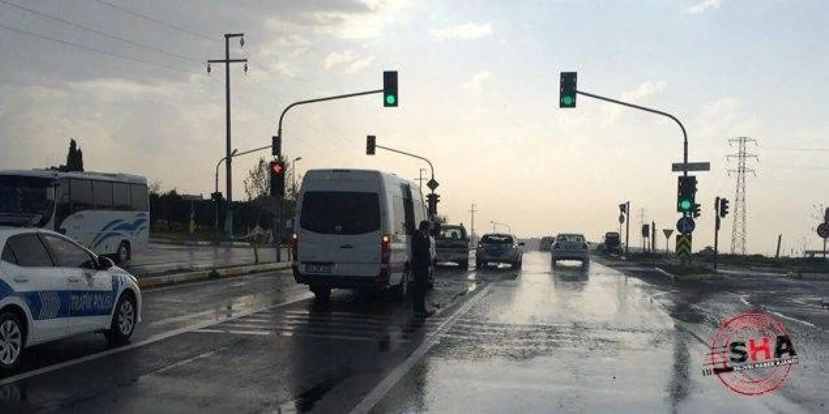 Tabela ayağına ok gibi saplandı