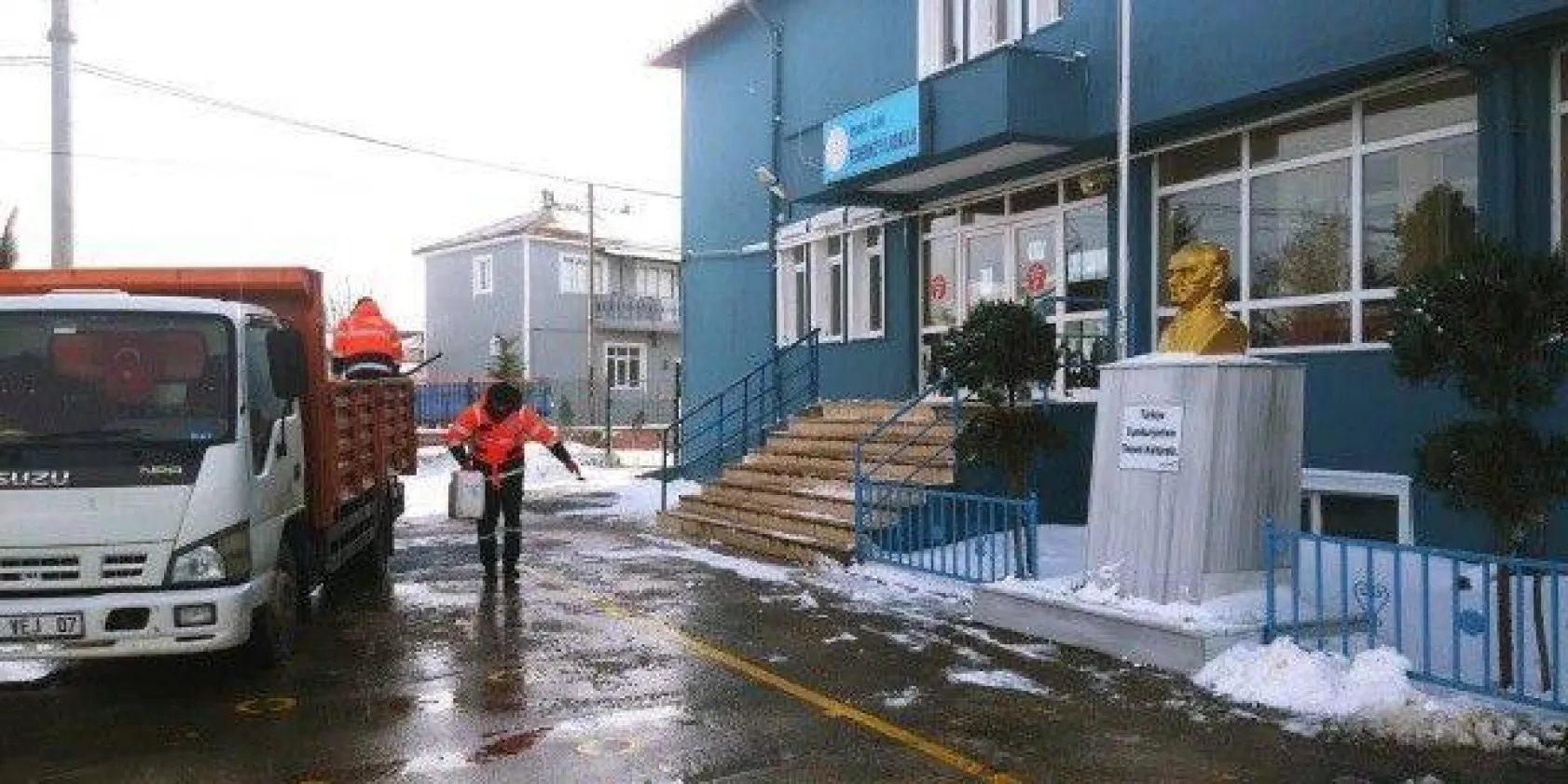 Okul Bahçeleri Öğrenciler İçin Temizlendi