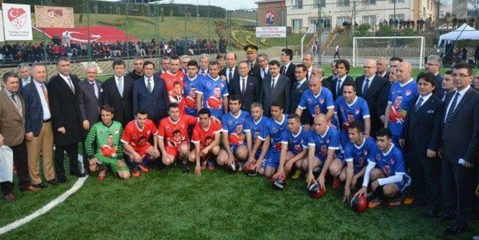 Cezaevinde Futbol Sahası ve Kütüphane Açıldı