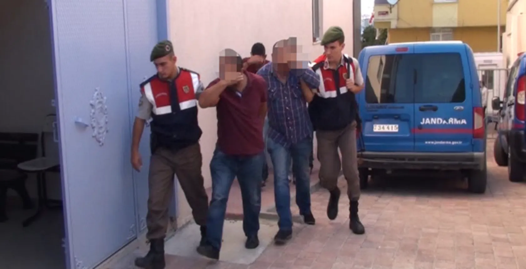 Kolonya atölyesinde içki ürettiler