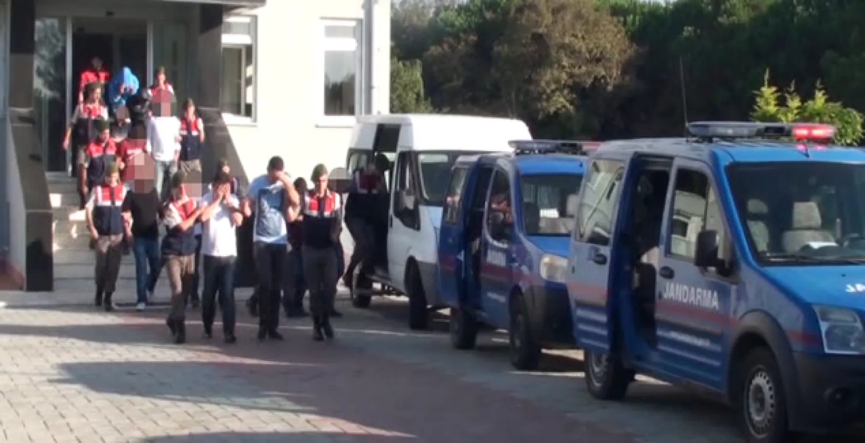 Kolonya atölyesinde içki ürettiler