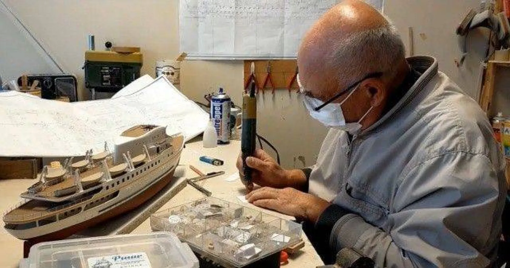 Binlerce parça kullanıp şaheser gemiler üretiyor