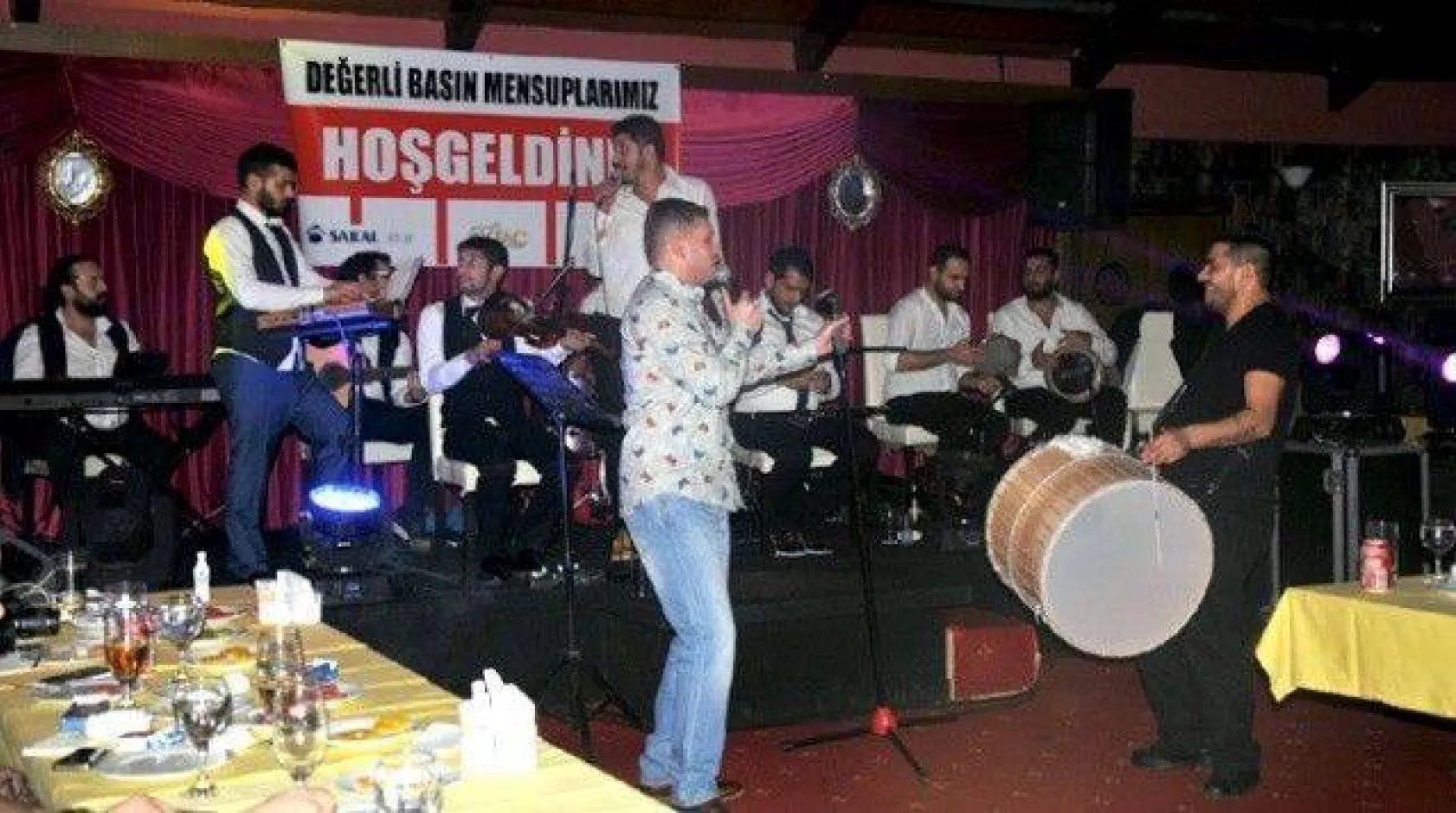 Gazeteciler 'ÖZEL' bir gecede bir araya geldi