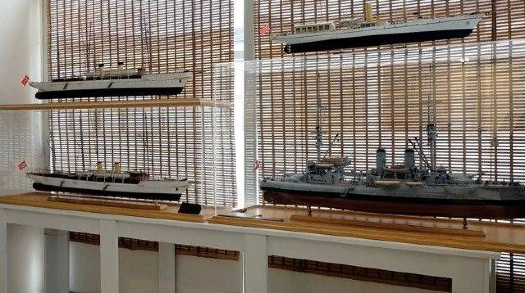 Binlerce parça kullanıp şaheser gemiler üretiyor