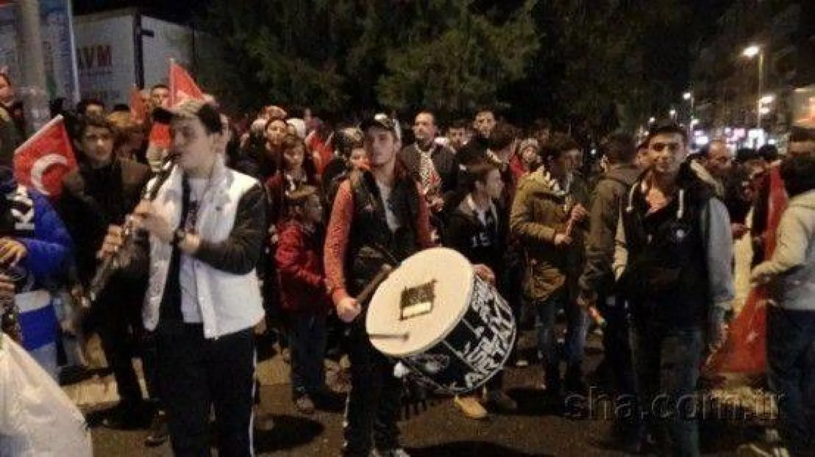 Binlerce kişi Cumhuriyet için yürüdü