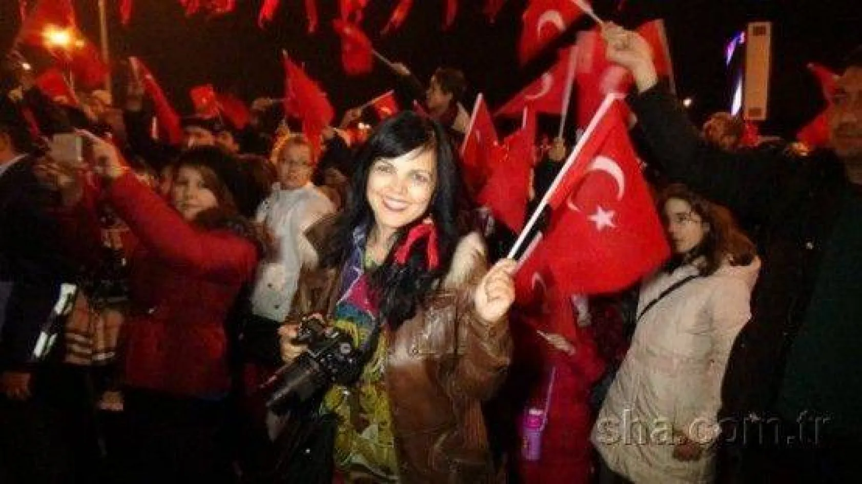 Binlerce kişi Cumhuriyet için yürüdü