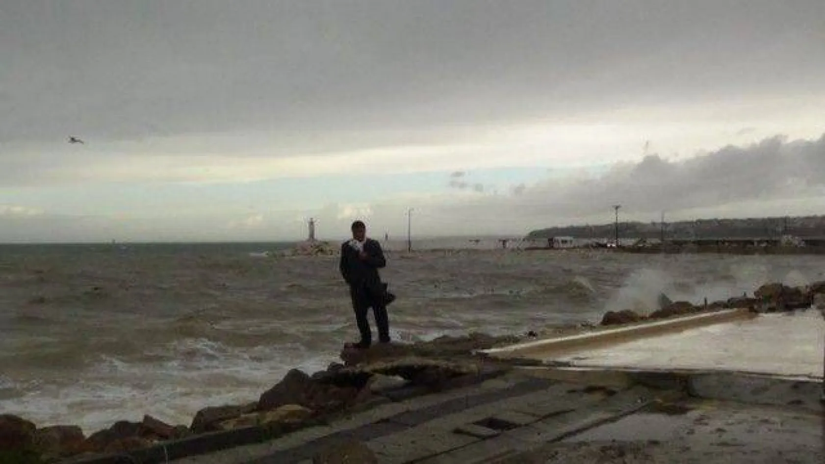 Lodosu fırsat bilip klip çekti