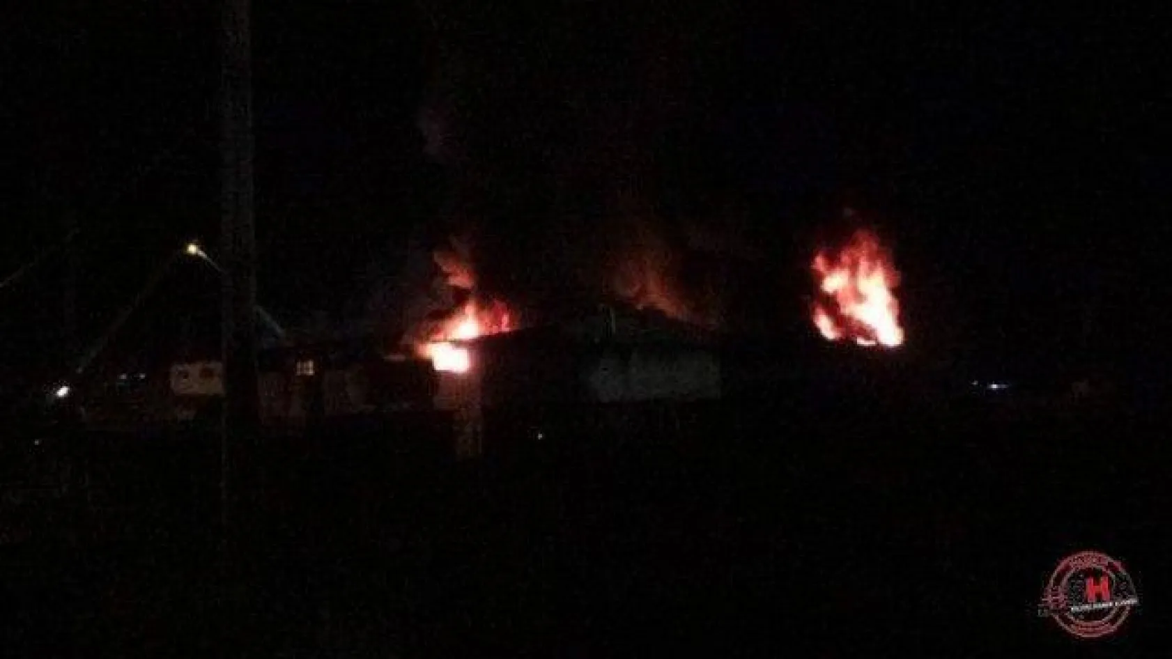 Fabrika cayır cayır yandı