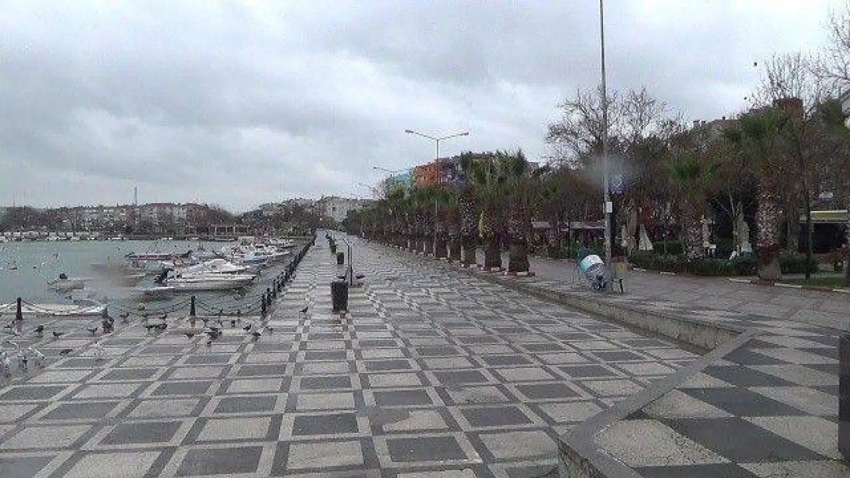 Silivri'de sokaklar ve caddeler ıssız kaldı