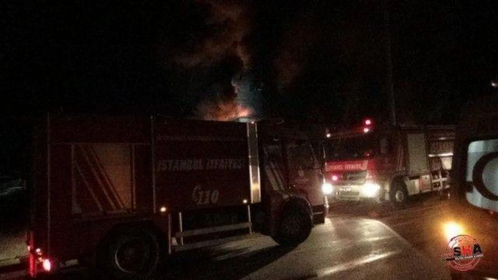 Fabrika cayır cayır yandı