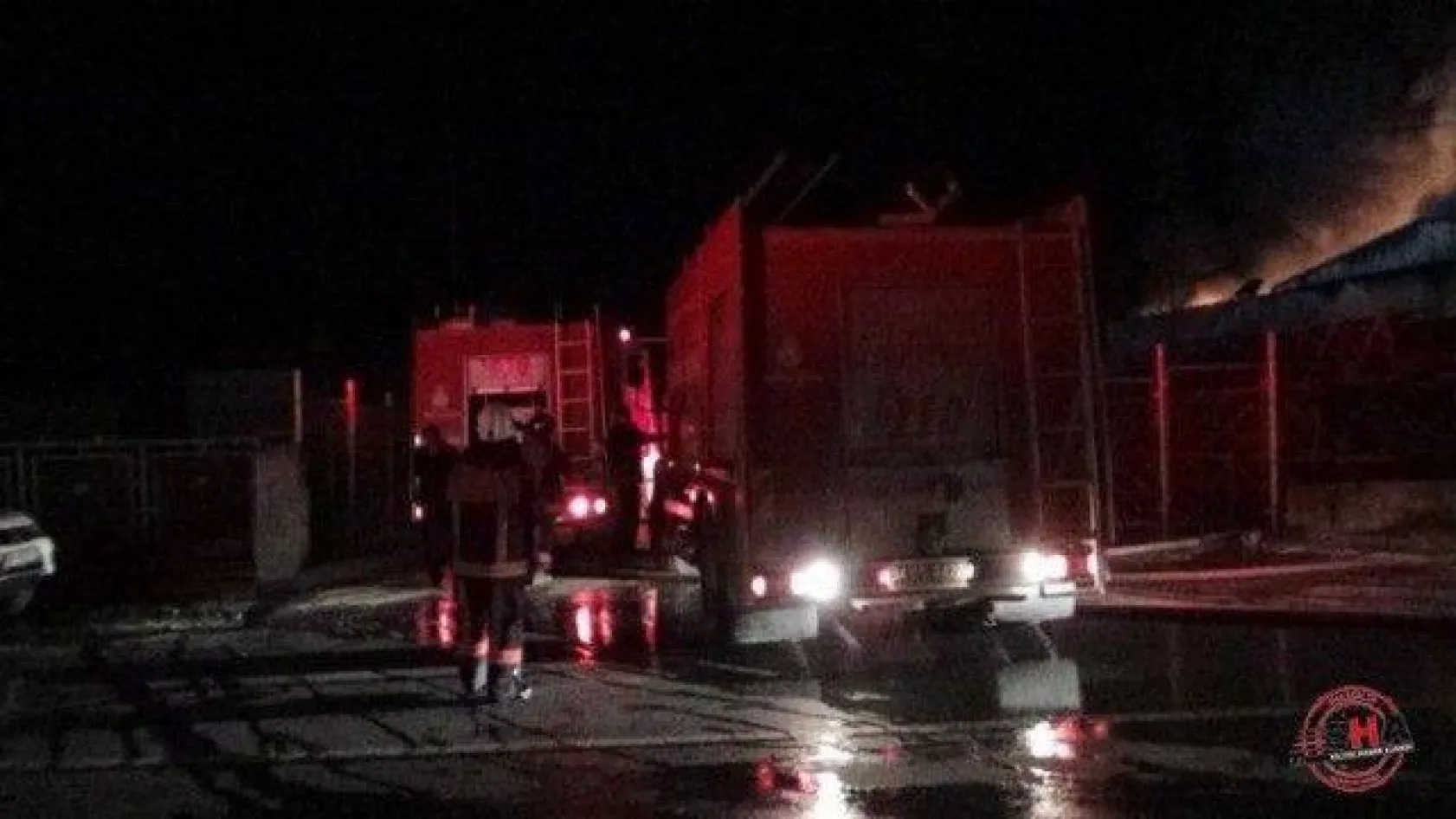 Fabrika cayır cayır yandı