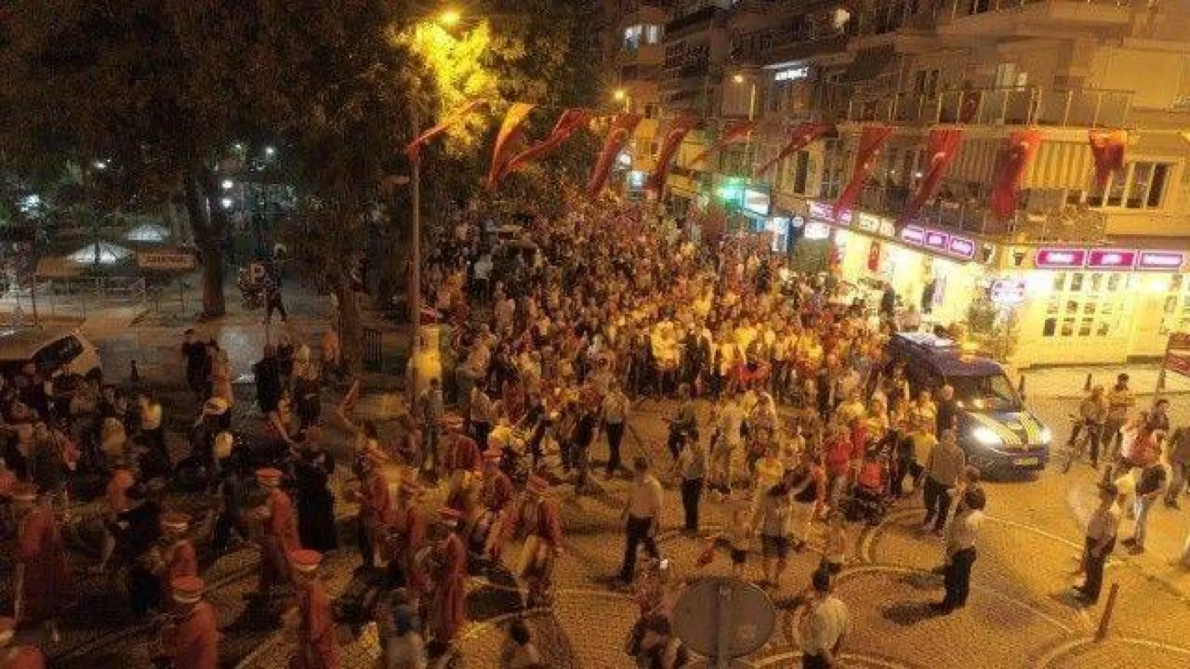 30 Ağustos coşkusu sokaklara taştı