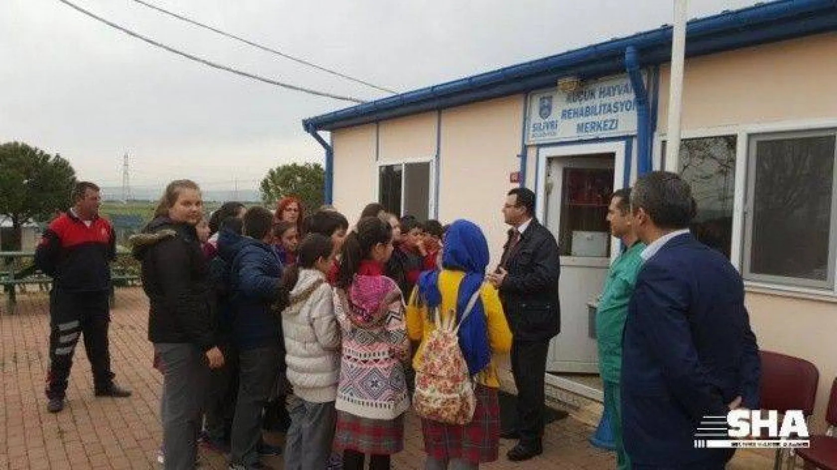 Ekmeklerini Barınaktaki Hayvanlarla Paylaştılar