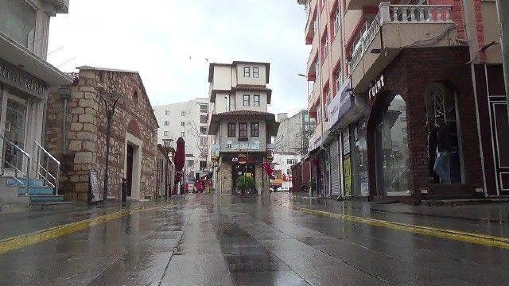 Silivri'de sokaklar ve caddeler ıssız kaldı