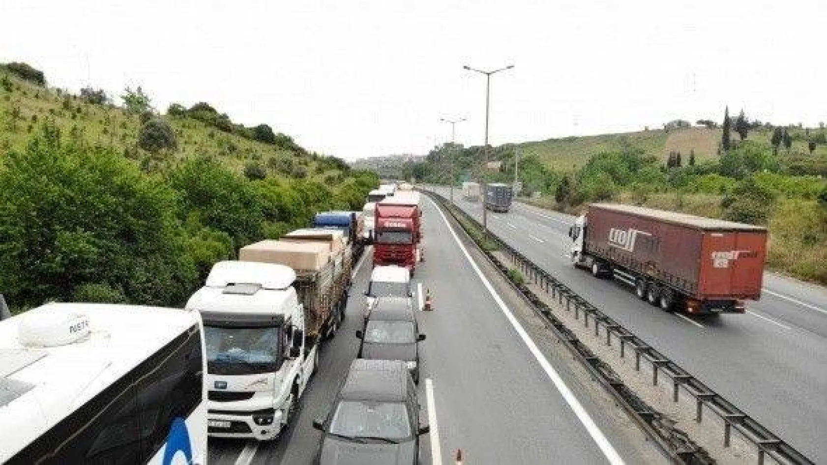 65 yaş üstü memleketlerine doğru yola çıkınca Kocaeli TEM kilitlendi