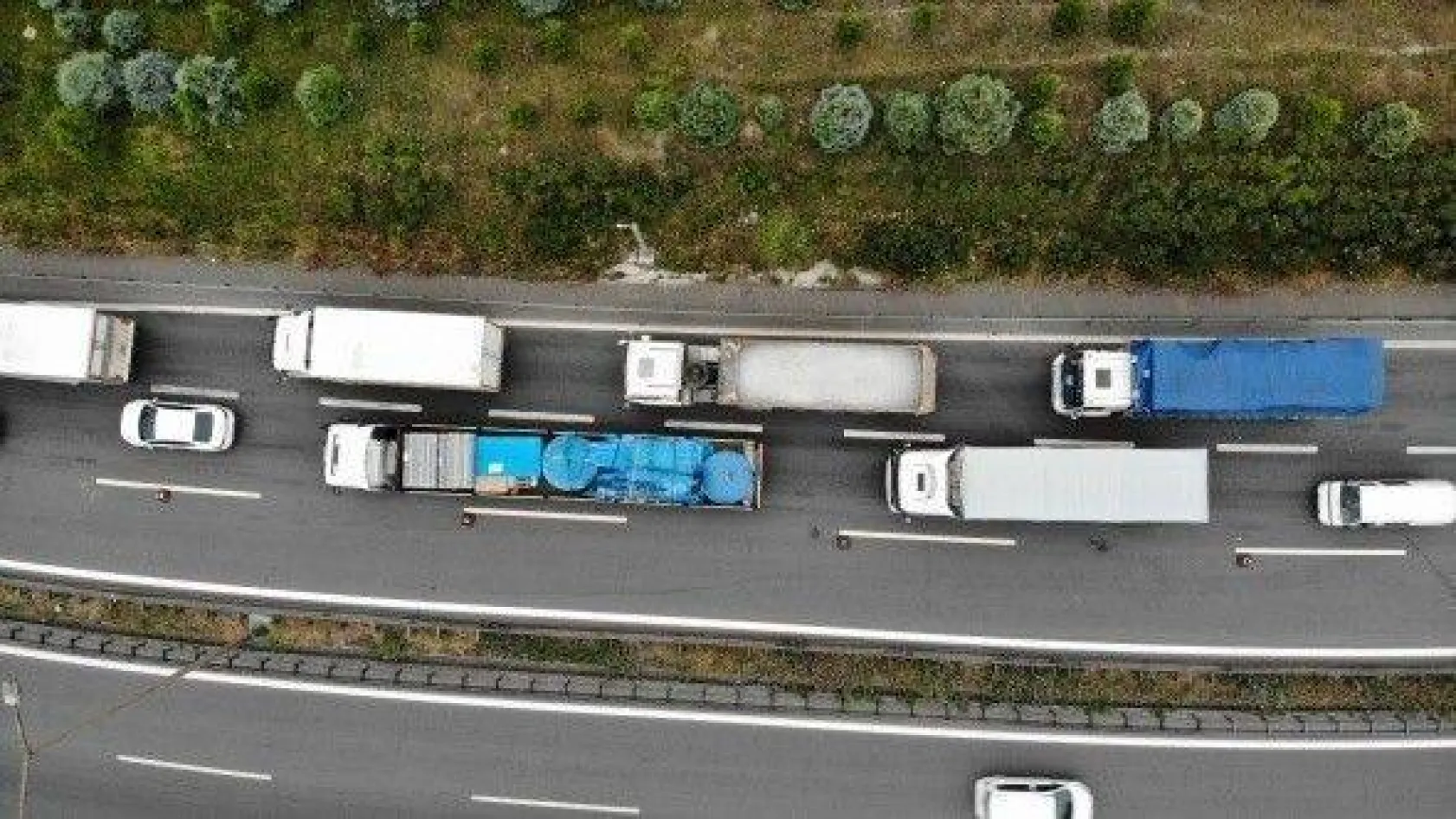 65 yaş üstü memleketlerine doğru yola çıkınca Kocaeli TEM kilitlendi