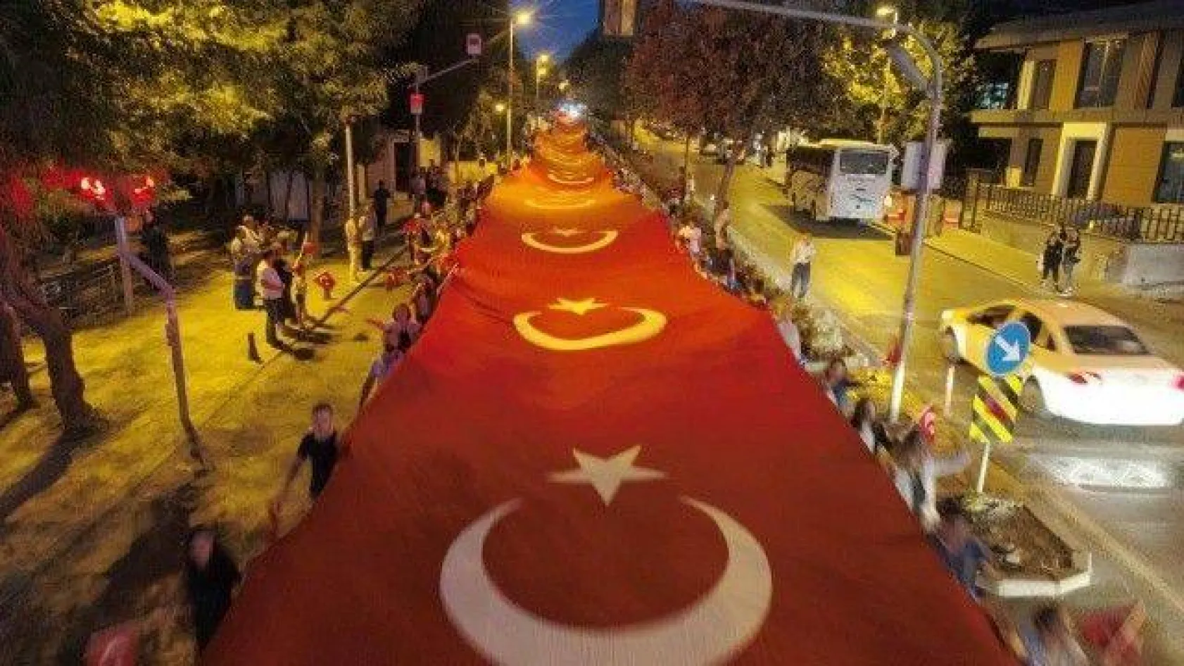 30 Ağustos coşkusu sokaklara taştı