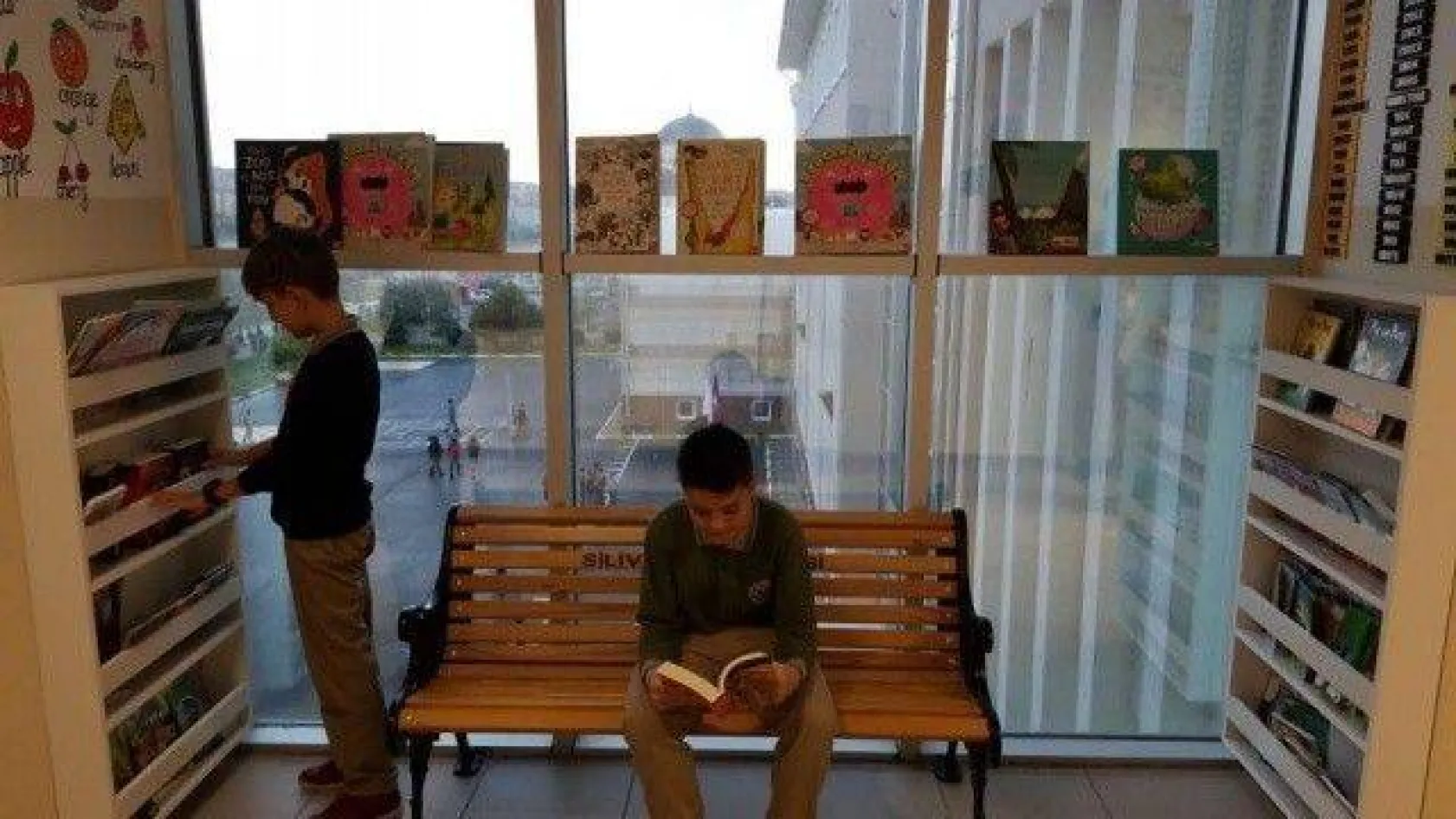 Okul içinde yabancı sokak